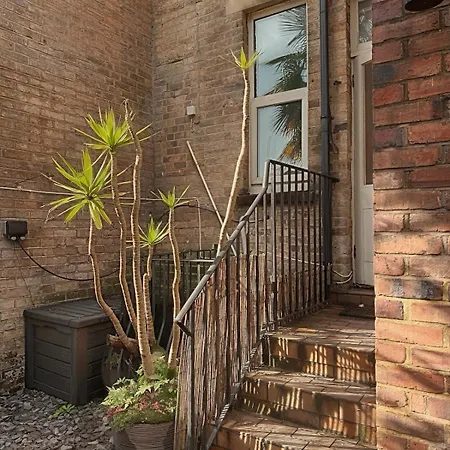 Verulam Palms - Private Garden & Parking-2