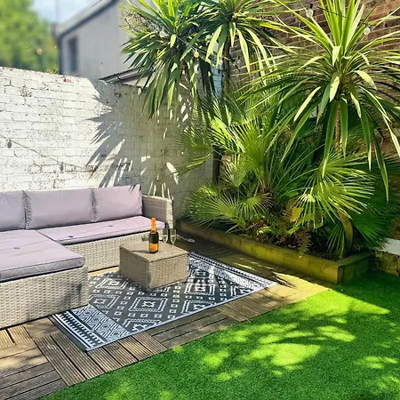Verulam Palms - Private Garden & Parking-3